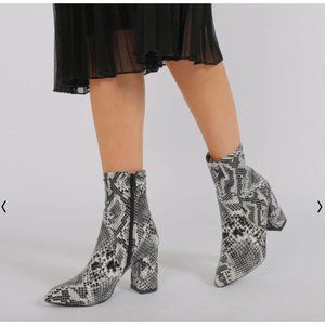 PURE DESIRE RAYA POINTED TOE ANKLE BOOTS BLACK SNAKE PRINT SIZE 4